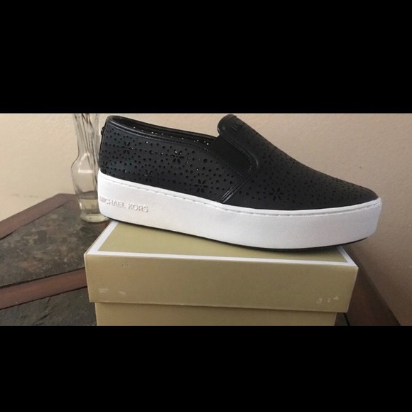 Michael Kors Shoes - New Michael Kors Slides 🖤😎